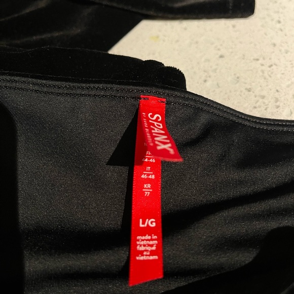NEW Spanx Velvet Leggings in Very Black Size L - Picture 4 of 6